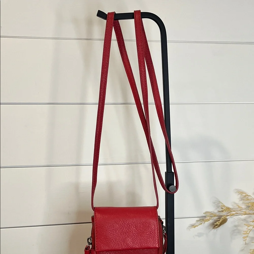 Vince Camuto Cory Sangaria Red Leather Cell Phone Wallet Crossbody Bag - Picture 4 of 14